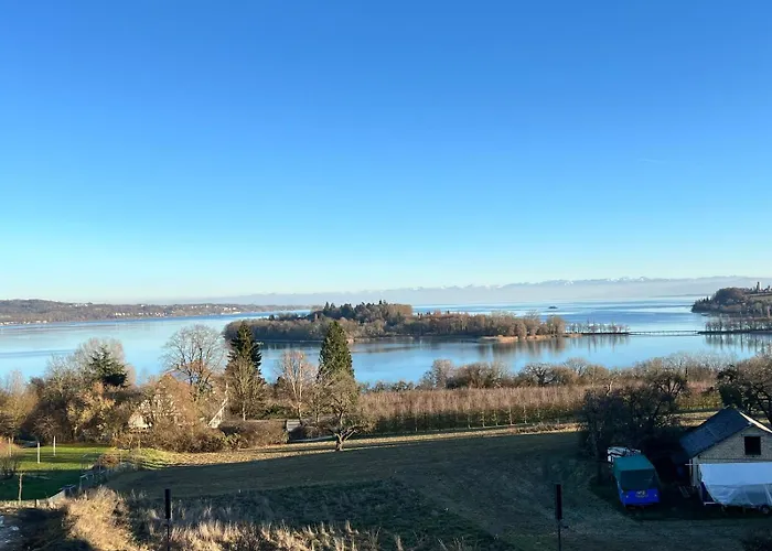 Helles Mit Seeblick Und Grosser Terrasse